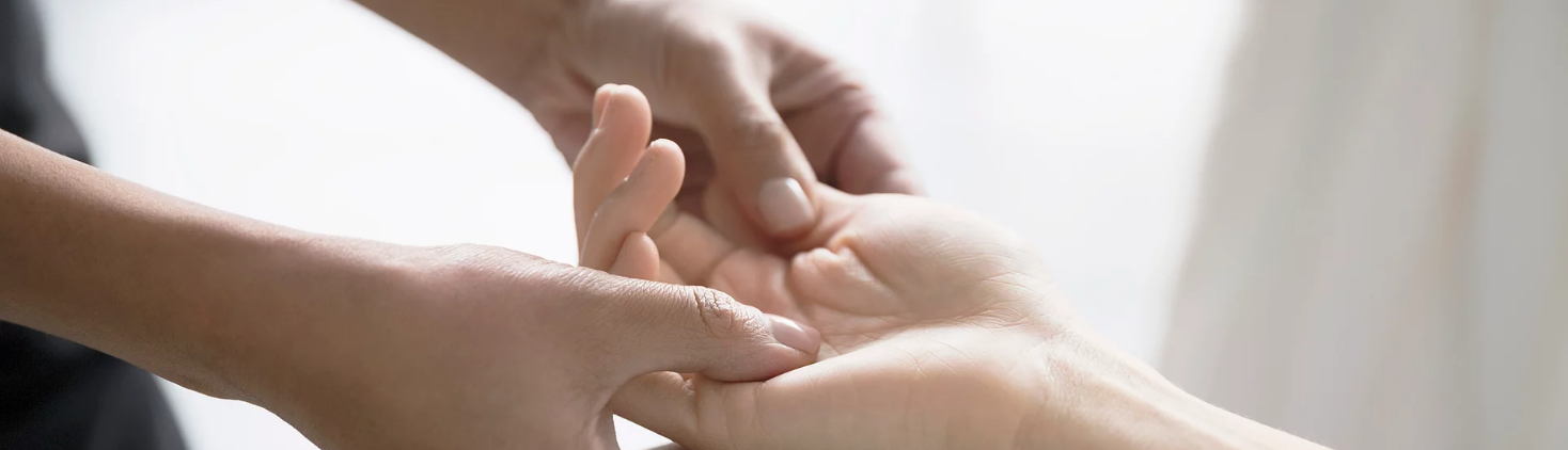 Physiotherapeutische Behandlung einer Hand